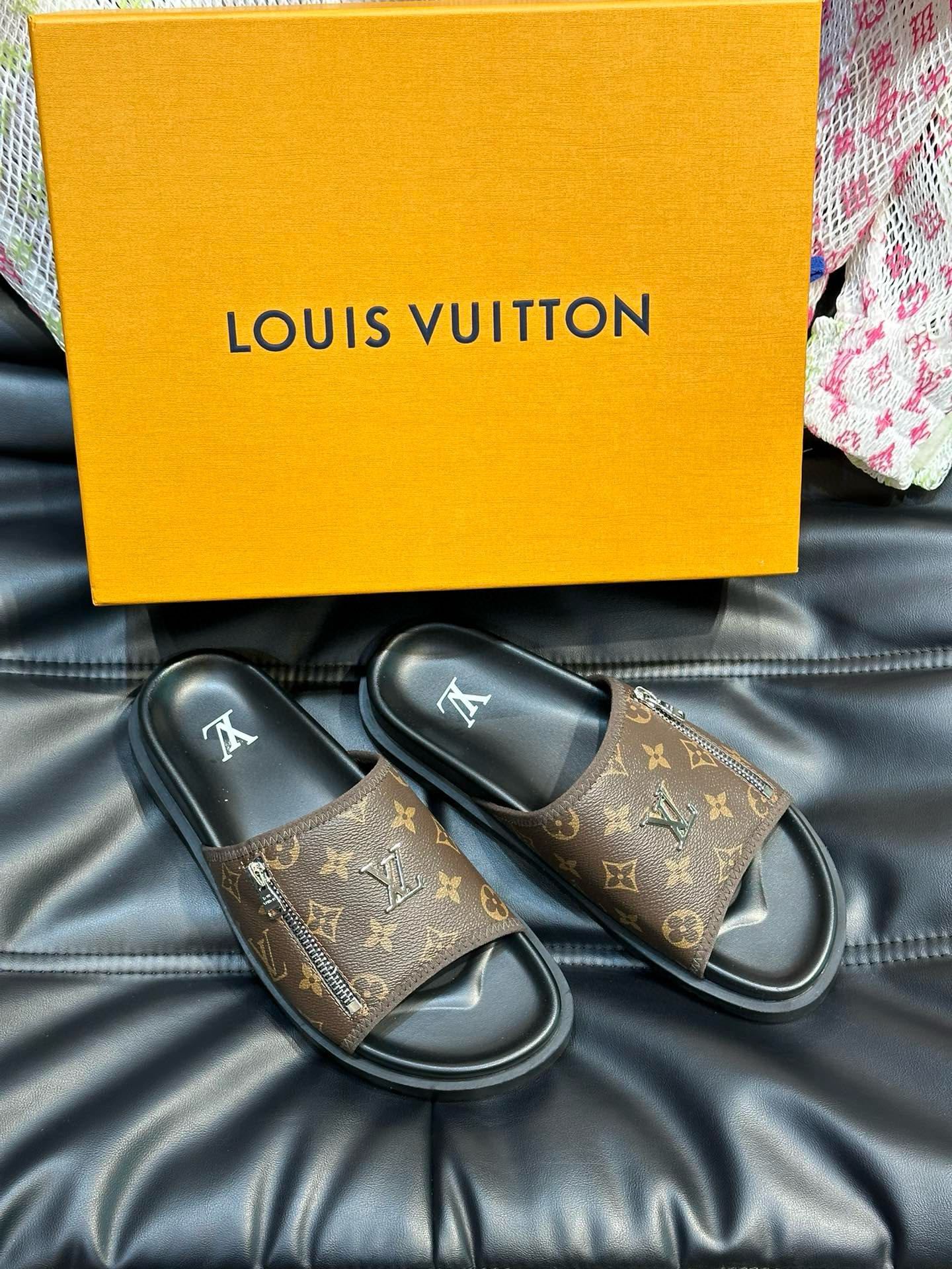 Louis Vuitton Slippers